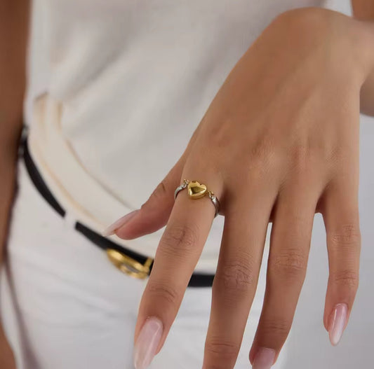 18K PVD Gold Plated Floating Heart Ring – Amoura