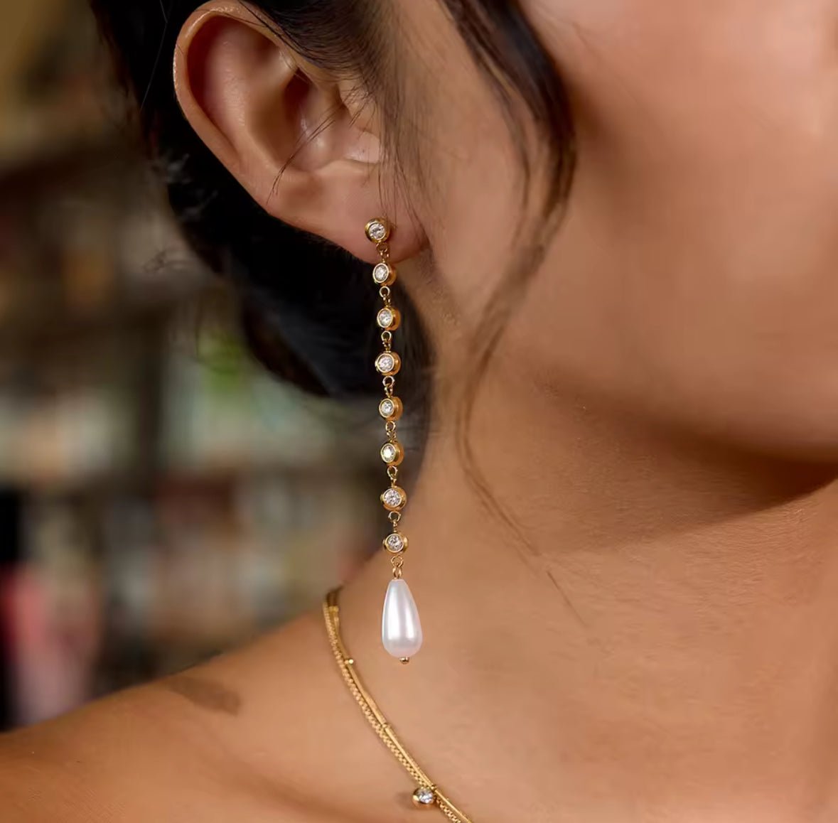 18K PVD Gold Plated Pearl Drop Chain Earrings – Elowen