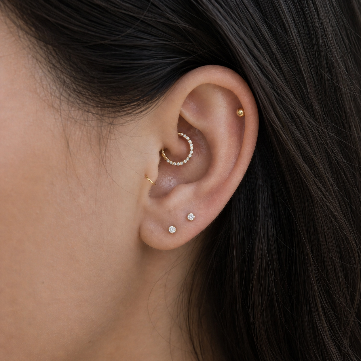G23 Titanium Pavé Crystal Clicker Hoop – Milan