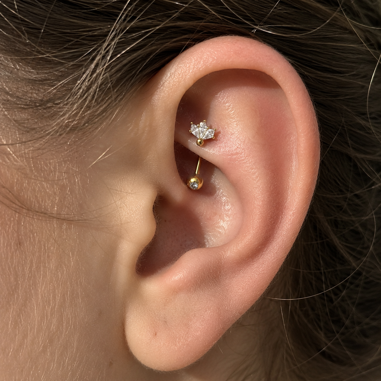 Crystal Crown Titanium Curved Barbell 16G – Valira