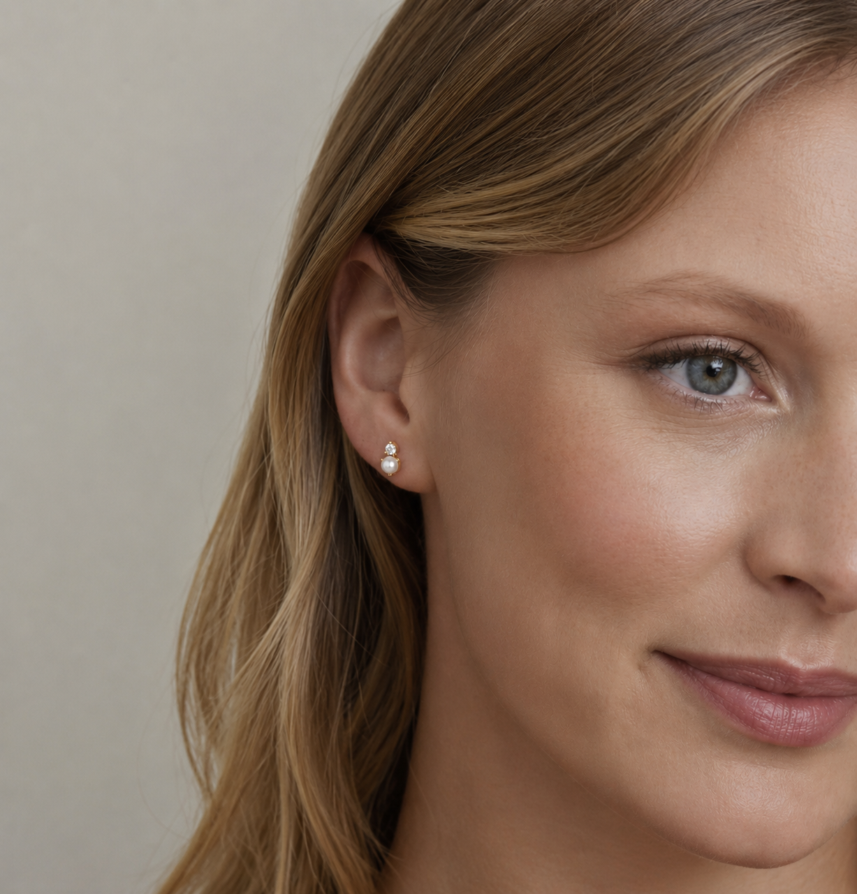 Peril Stud – Minimal Pearl Flat Back Cartilage Piercing