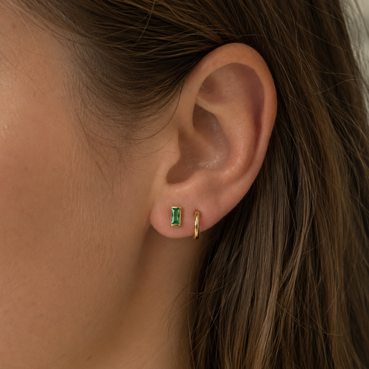 Mily Stud – Emerald Cut Green Crystal Flat Back Cartilage Piercing