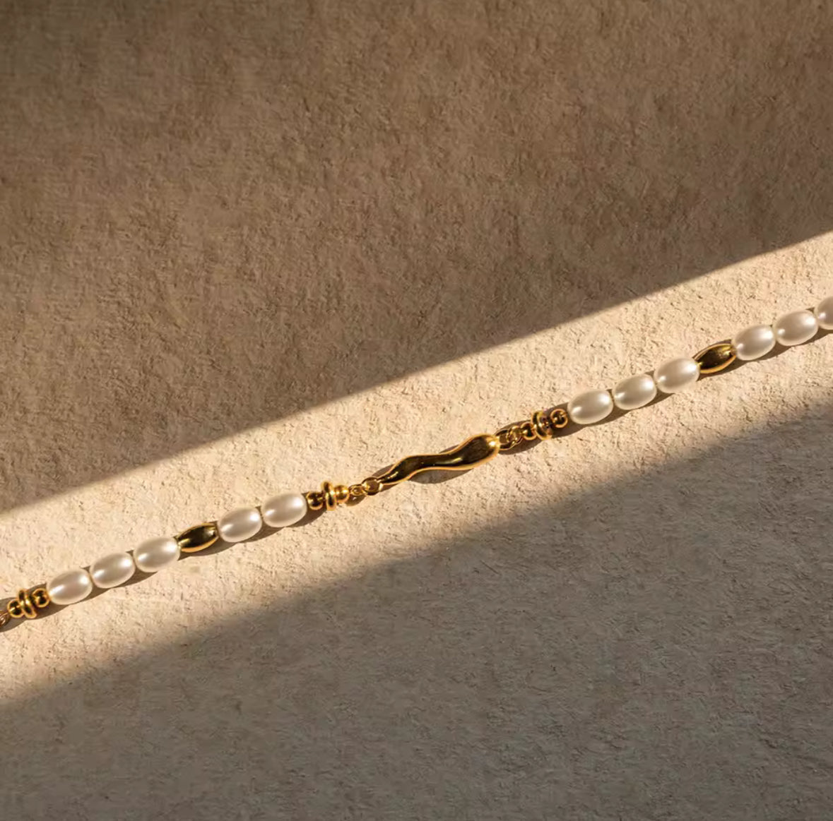 Neriva gold chain bracelet with 18K gold plated stainless steel, minimalist everyday jewelry